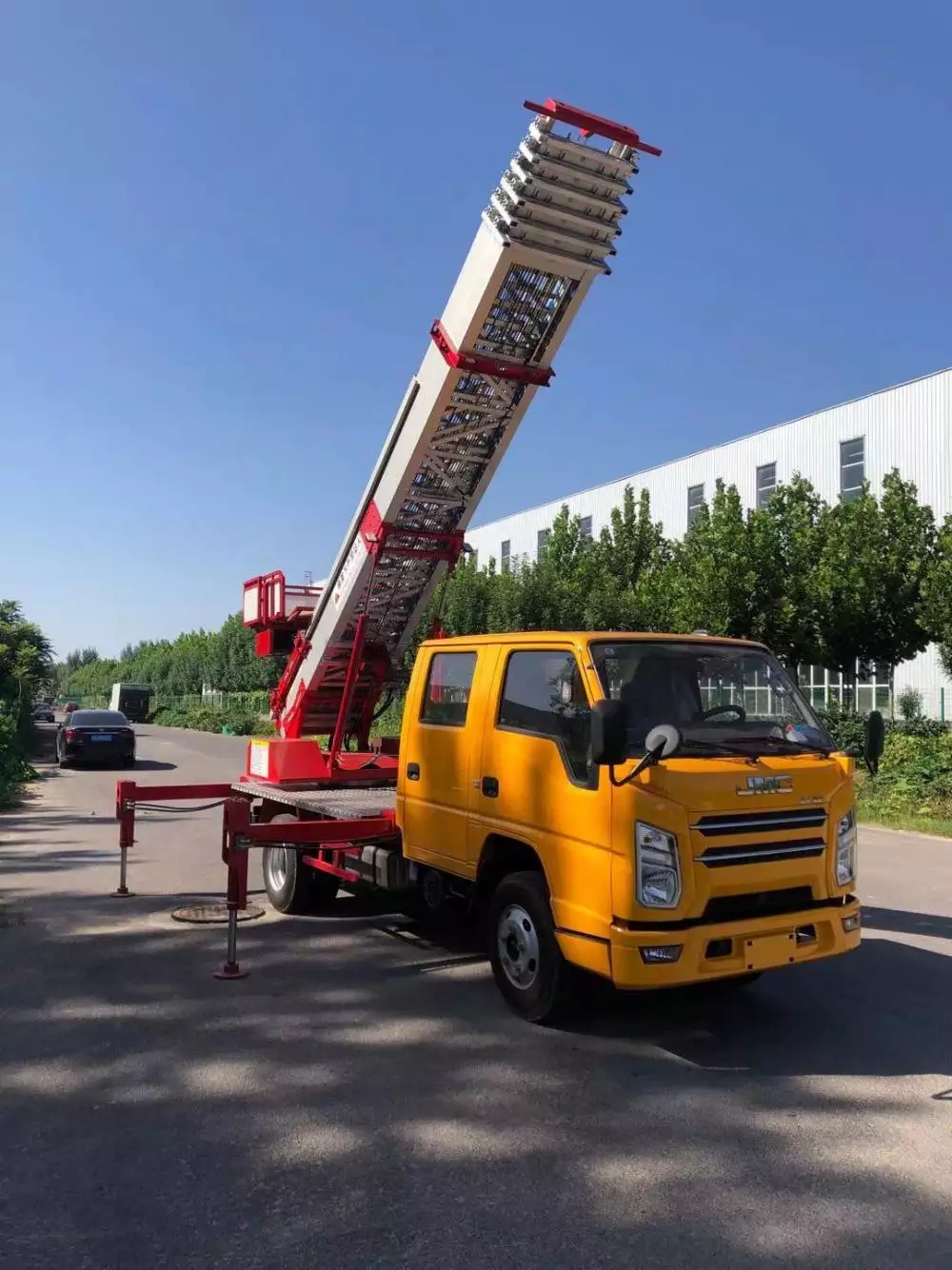 利辛县附近的云梯车出租服务：轻松解决高空作业需求